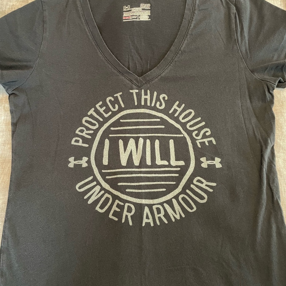 Under Armour V-neck Navy blue and grey short sleeve T-Shirt size small